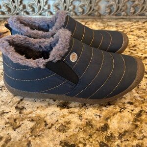 Meidiastra Navy Blue Fur-Lined Slip-On Shoes EUC size 40 men or women’s
